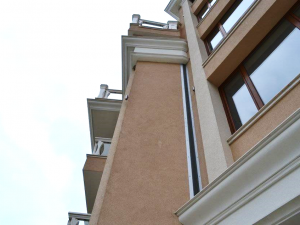 Expansion joints for facades